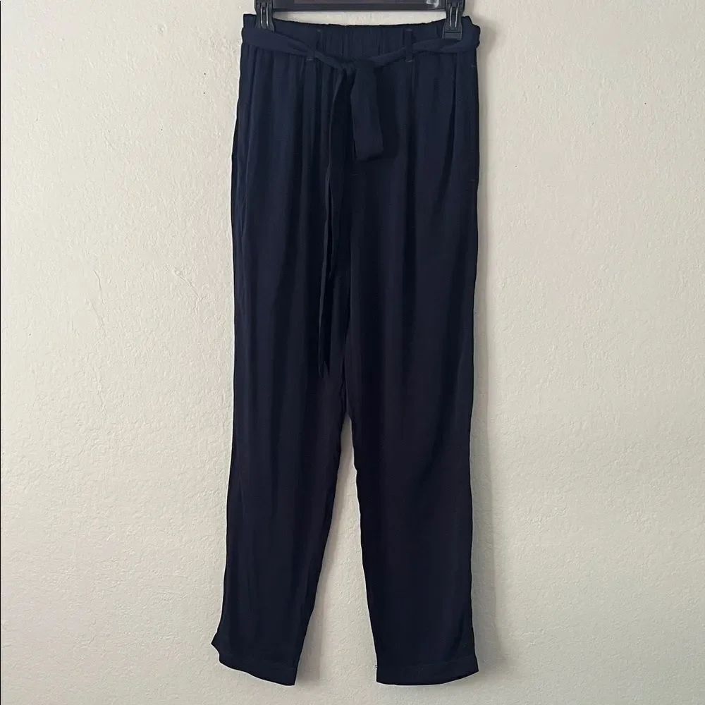 Like New! Bella Dahl Soft Flowy Navy Belted Pants with Pockets in Size Unknown
